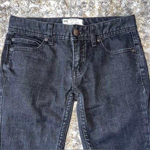 Free People Ladies Destroyed Ankle Skinny Jeans Size 25. - Picture 2 of 10